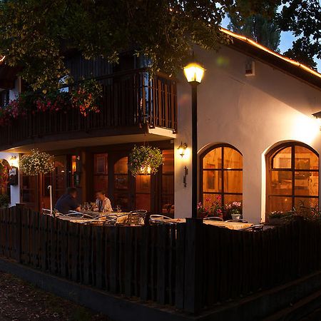 Lovecky Hotel Jivak Лоучень Экстерьер фото