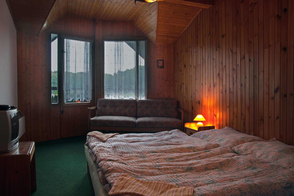 Lovecky Hotel Jivak Лоучень Номер фото