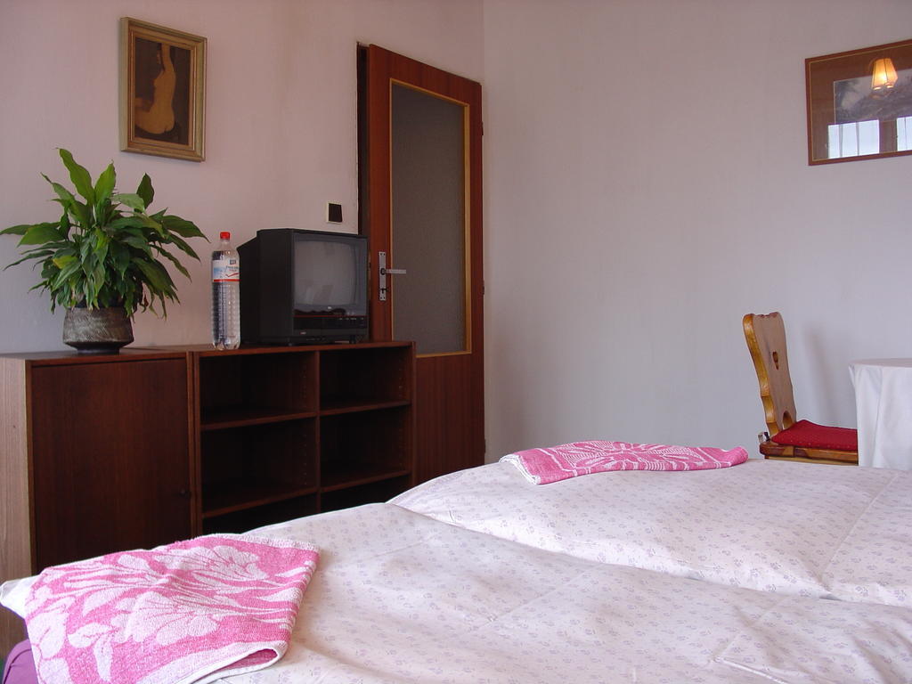 Lovecky Hotel Jivak Лоучень Экстерьер фото