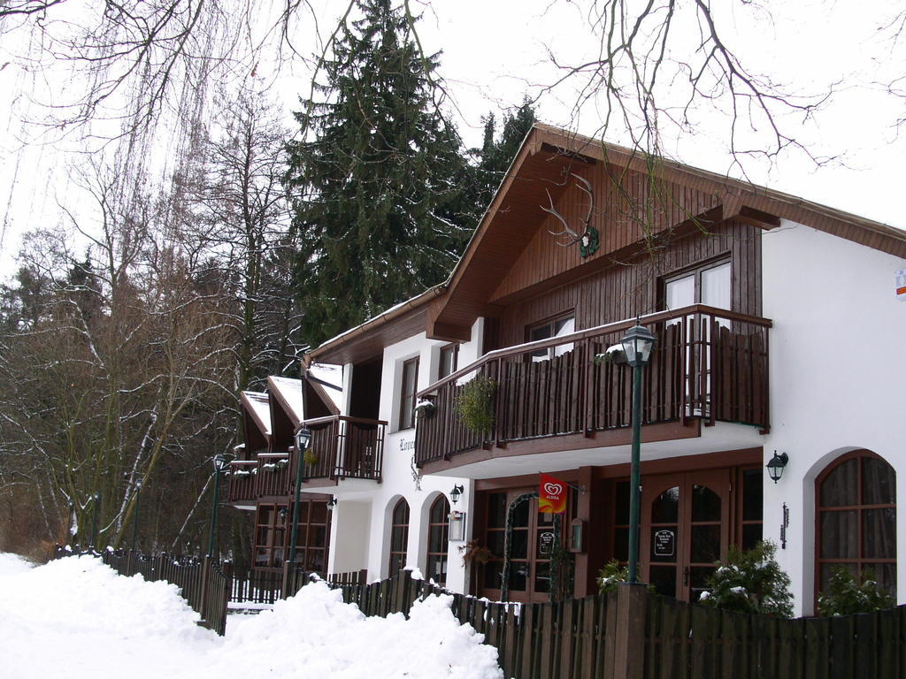 Lovecky Hotel Jivak Лоучень Экстерьер фото